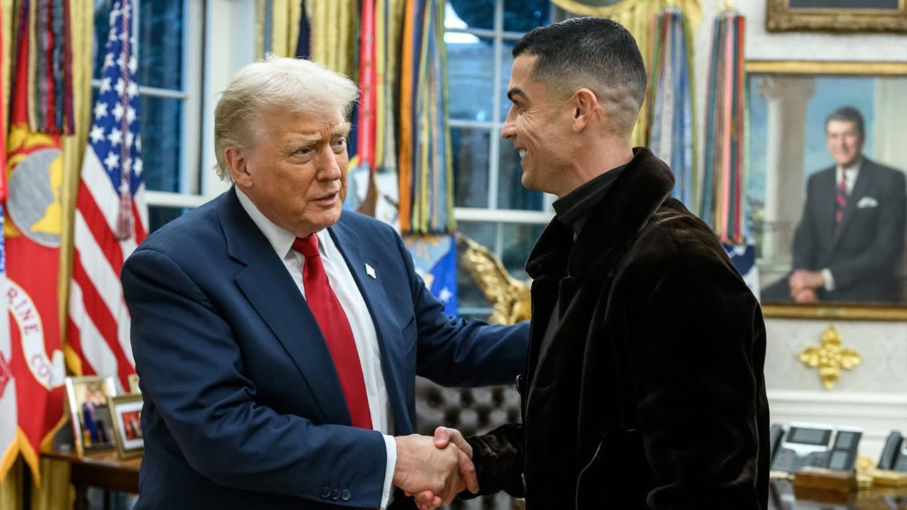 ฮือฮา "โรนัลโด้" บุกทำเนียบขาว ร่วมงานเลี้ยงหรู "ทรัมป์" เผยชัดลูกชายเป็นแฟนตัวยงแข้งรายนี้