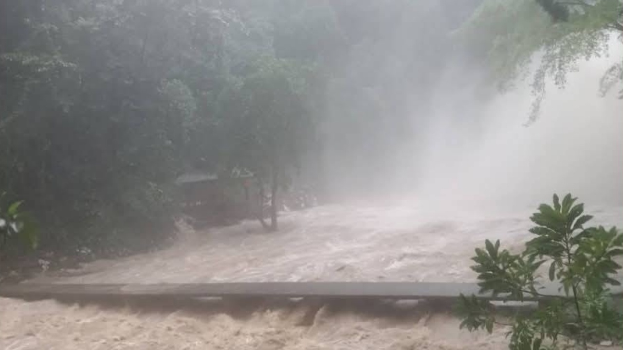 นครศรีธรรมราชยังอ่วม ฝนตกต่อเนื่อง น้ำท่วมสูงหลายจุด สั่งปิด อช.น้ำตกโยง ชั่วคราว