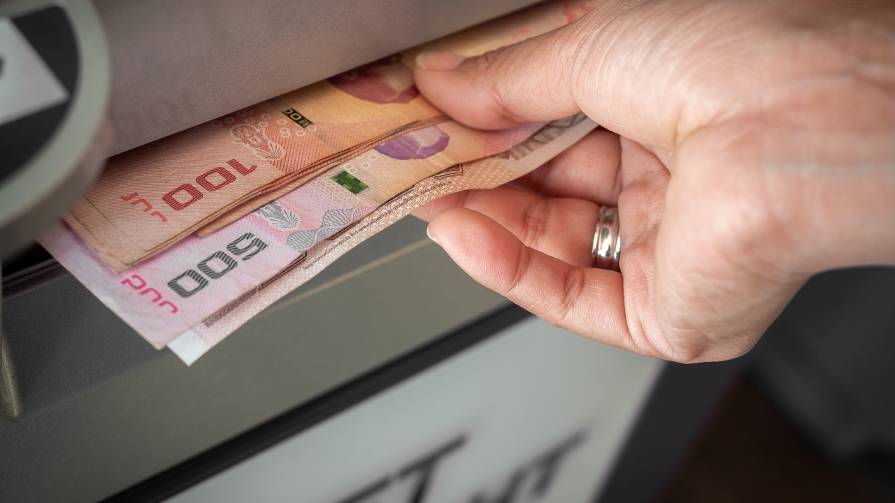 อัปเดตวันจ่ายเงินเดือนข้าราชการ เดือนพฤศจิกายน 2568 เงินบำนาญ โอนเข้าบัญชีแล้ว