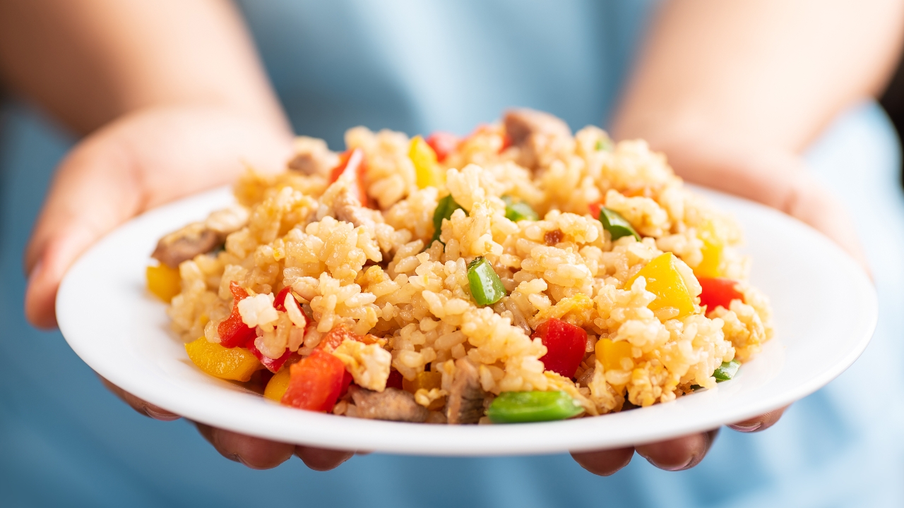 ฝันว่าได้กินข้าว กินอาหาร หมายถึงอะไร จะได้รับโชคลาภ ข่าวดีจริงหรือ