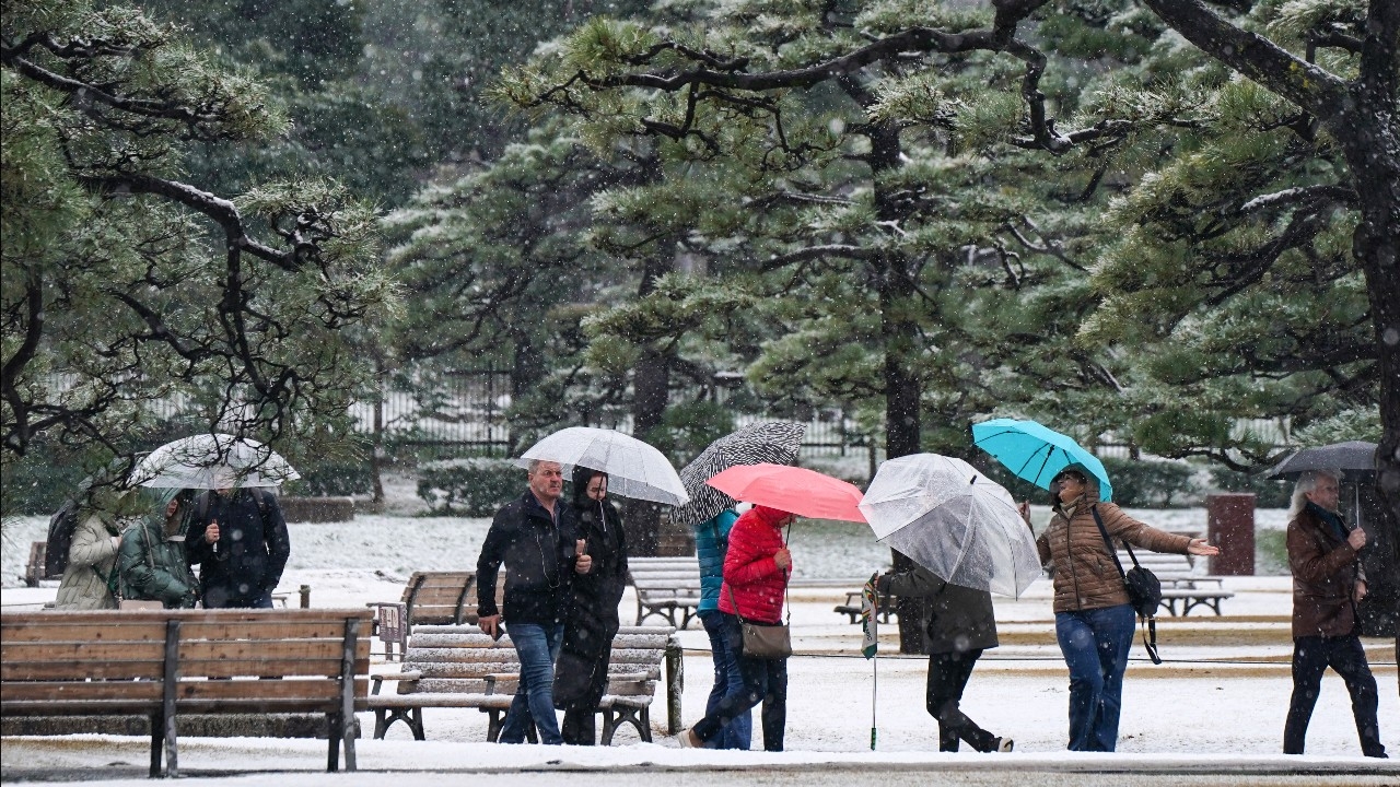 อุตุฯ ญี่ปุ่นเตือนรับมือมวลอากาศเย็นถล่มภาคเหนือ ฮอกไกโด–อาโอโมริ เจอหิมะหนัก