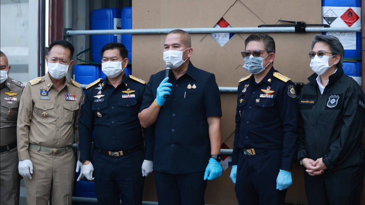 รมว.ยุติธรรม ลงพื้นที่ตรวจยึดกรดอะซีติก 22,200 กิโลกรัม  ป้องกันนำไปใช้ผลิตยาบ้าปริมาณจำนวนมหาศาล