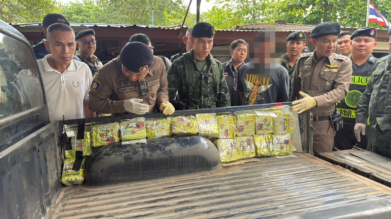 สกัดกระบะคาด่าน คนขับพิรุธออก พบดัดแปลงซุกซ่อนยาไอซ์ 95 กิโลฯ มูลค่า 100 ล้าน