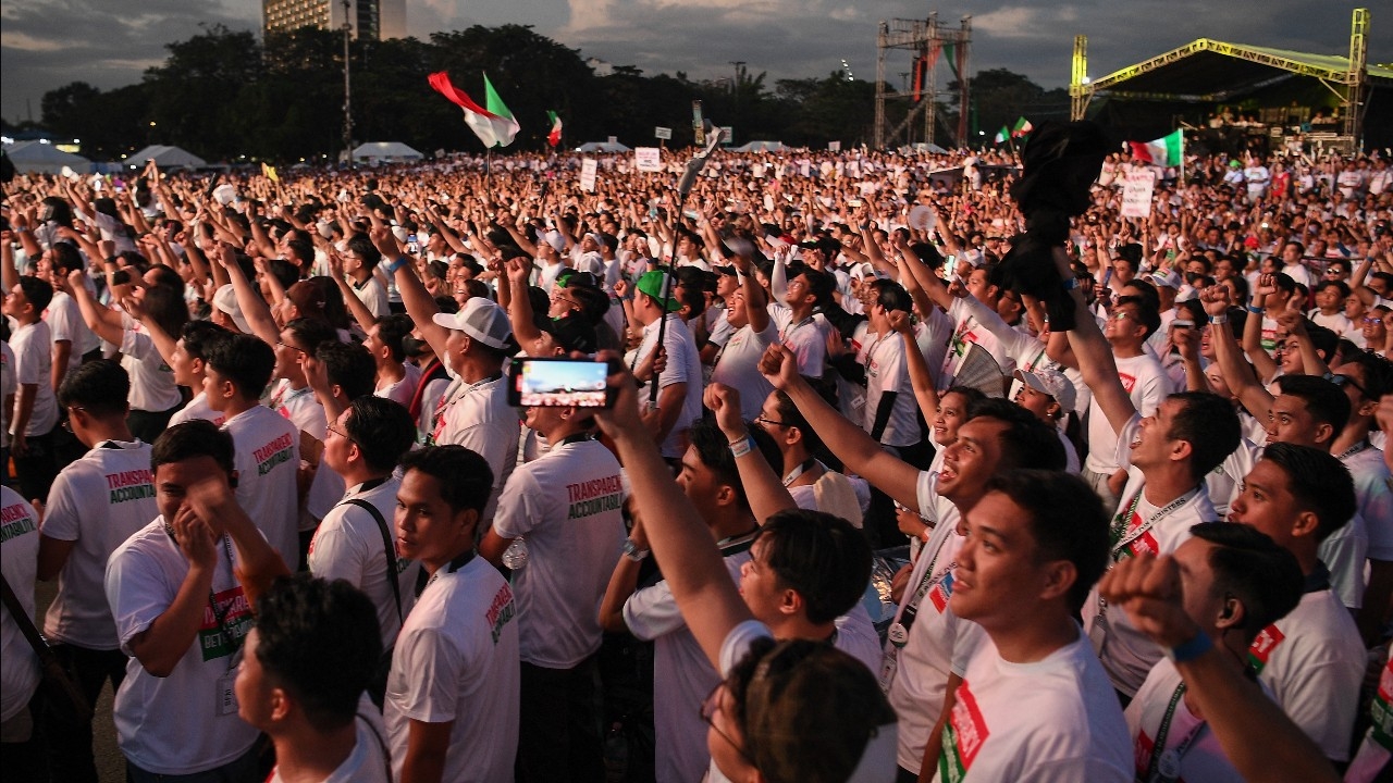 ม็อบชาวฟิลิปปินส์กว่า 650,000 คน ประท้วงต้านทุจริตโครงการน้ำท่วมลวงโลก