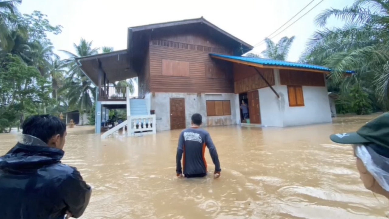 อำเภอไชยาอ่วม น้ำป่าหลากท่วม 7 ตำบล เดือดร้อน 40 หลังคาเรือน