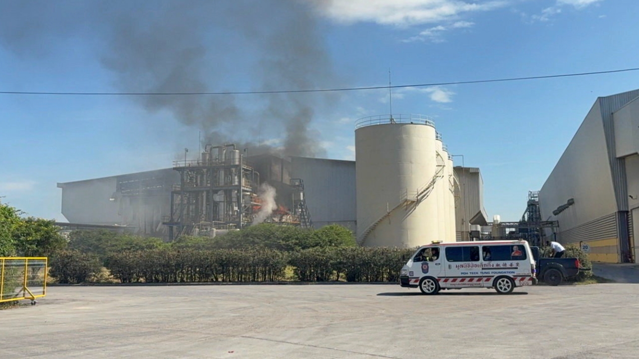 ไฟไหม้โรงงานสกัดน้ำมันรำข้าวอ่างทอง ระงับเพลิงได้แล้วตั้งแต่วานนี้ เร่งสอบสาเหตุ