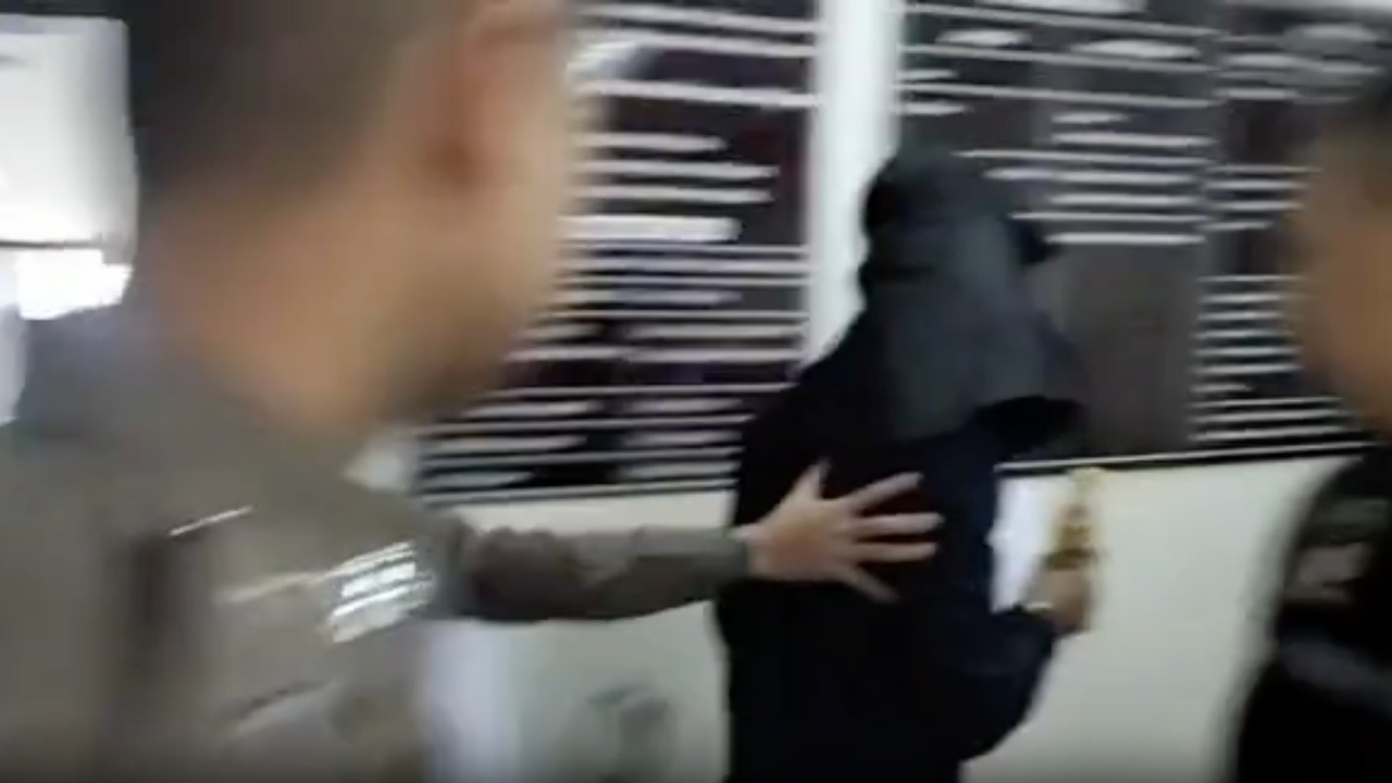 รวบชาวมาเลย์ แก๊งสแกมเมอร์ในไทย ตุ๋นครูเกษียณ โอนเงินกว่า 22 ล้าน