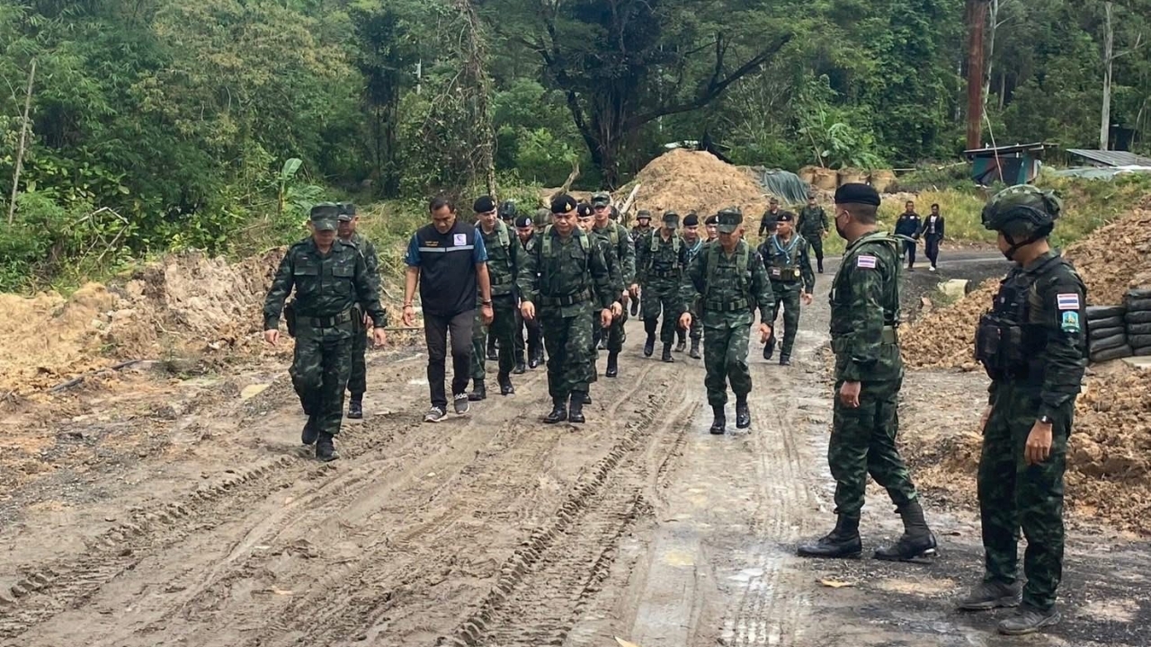 “กองทุนหทัยทิพย์” เร่งสร้างหลุมบุคคลคู่ให้ทหาร 256 จุด หลุมหลบภัยชาวบ้าน 7 แห่ง