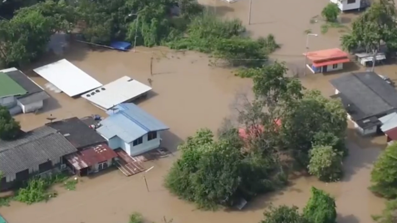 อยุธยาอ่วม น้ำท่วมหนัก ขยายวงกว้างแล้ว 11 อำเภอ รวมเสียชีวิต 14 ศพ