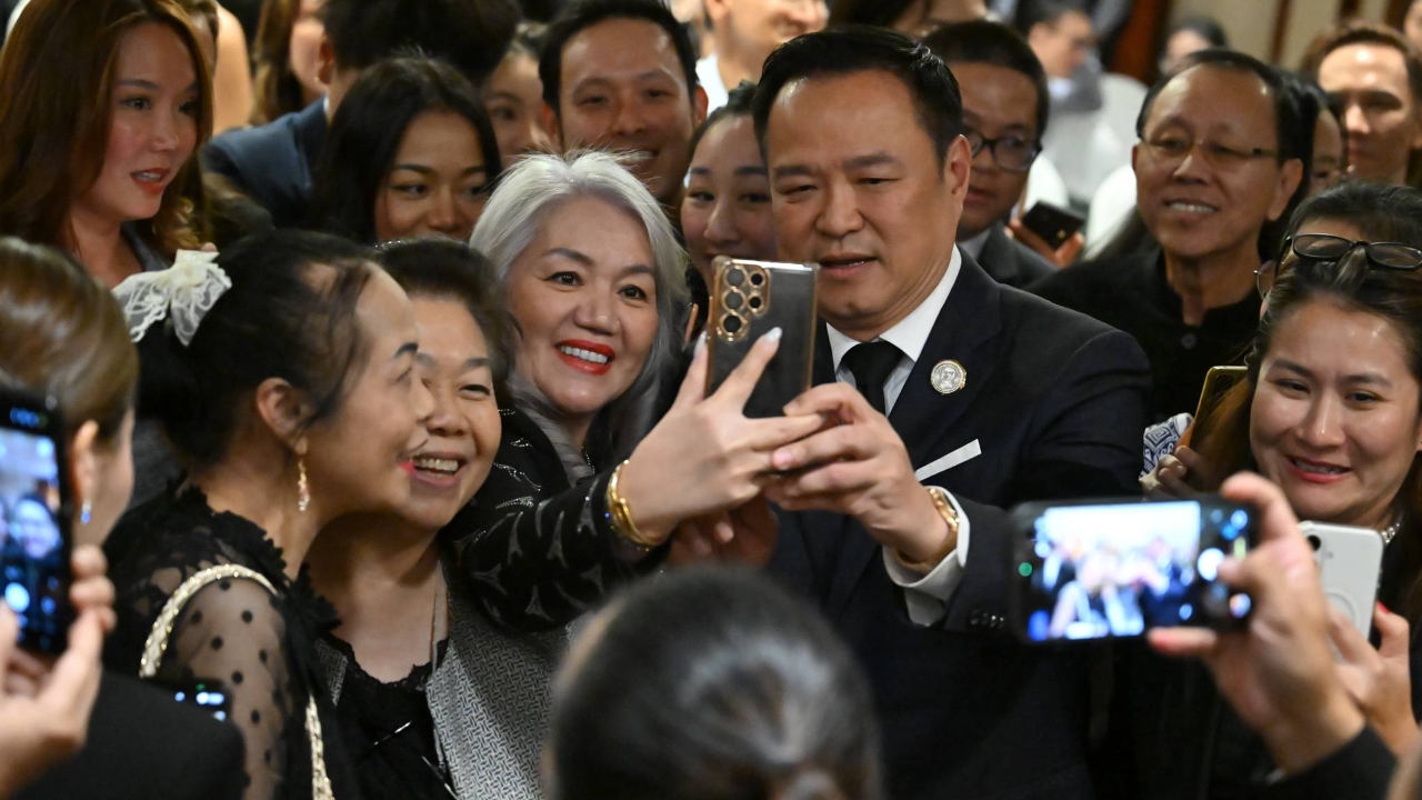 “อนุทิน” พบคนไทยในสิงคโปร์ ยันดูแลสิทธิประโยชน์ของคนไทยในต่างแดน