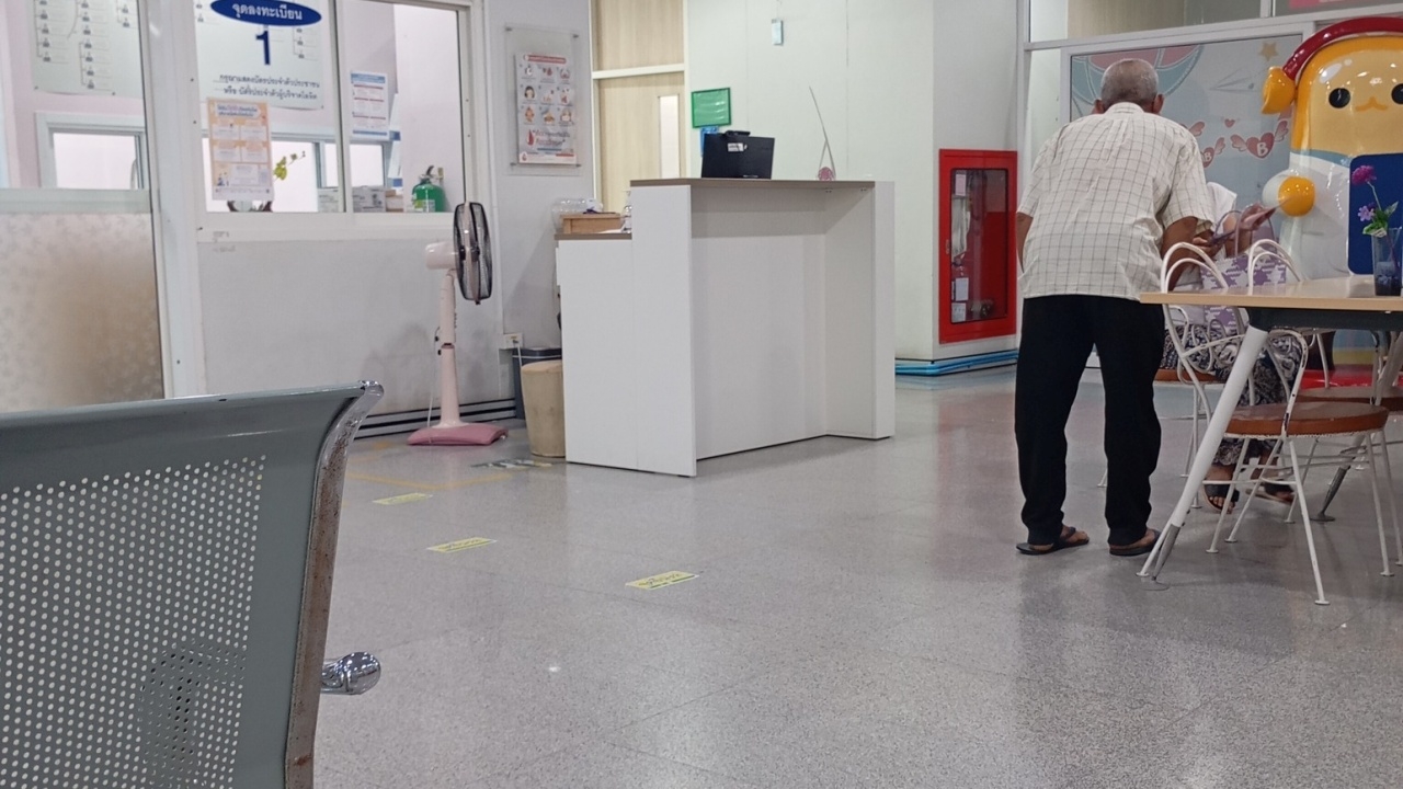 สาวเผยเรื่องราวจุกอก ตาวัยชราเดินถามคนใน รพ. หวังมีเลือดบริจาคช่วยเหลือยาย