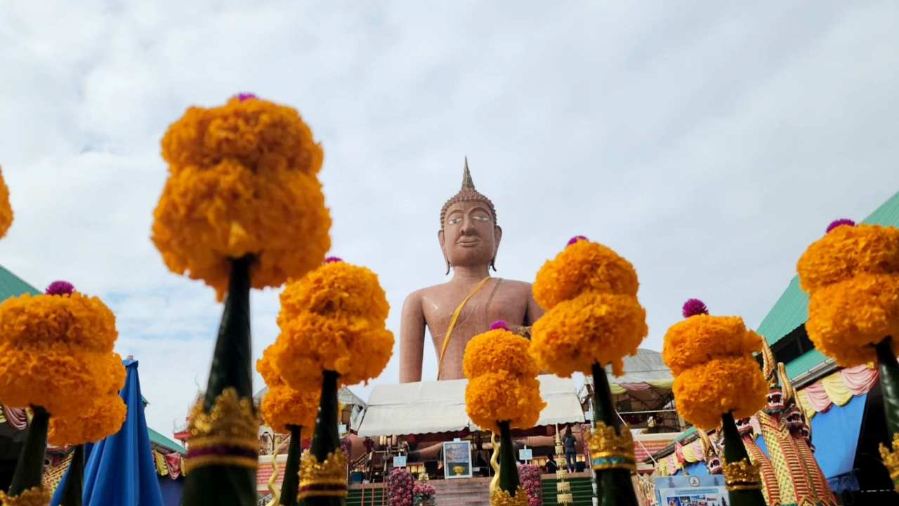 ลุงขับแท็กซี่แก้บน "หลวงพ่อสมหวัง" ไม่พลาดส่อง "เลขเด็ด" จากธูปมงคล