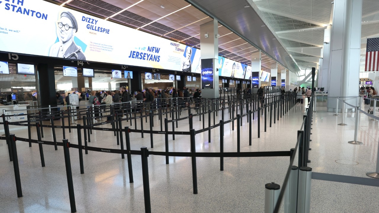 สหรัฐฯ ป่วน การบินเป็นอัมพาต ยกเลิก-ดีเลย์กว่า 2,000 เที่ยว หลังภาวะชัตดาวน์ทำแอร์ทราฟฟิกขาดคน 