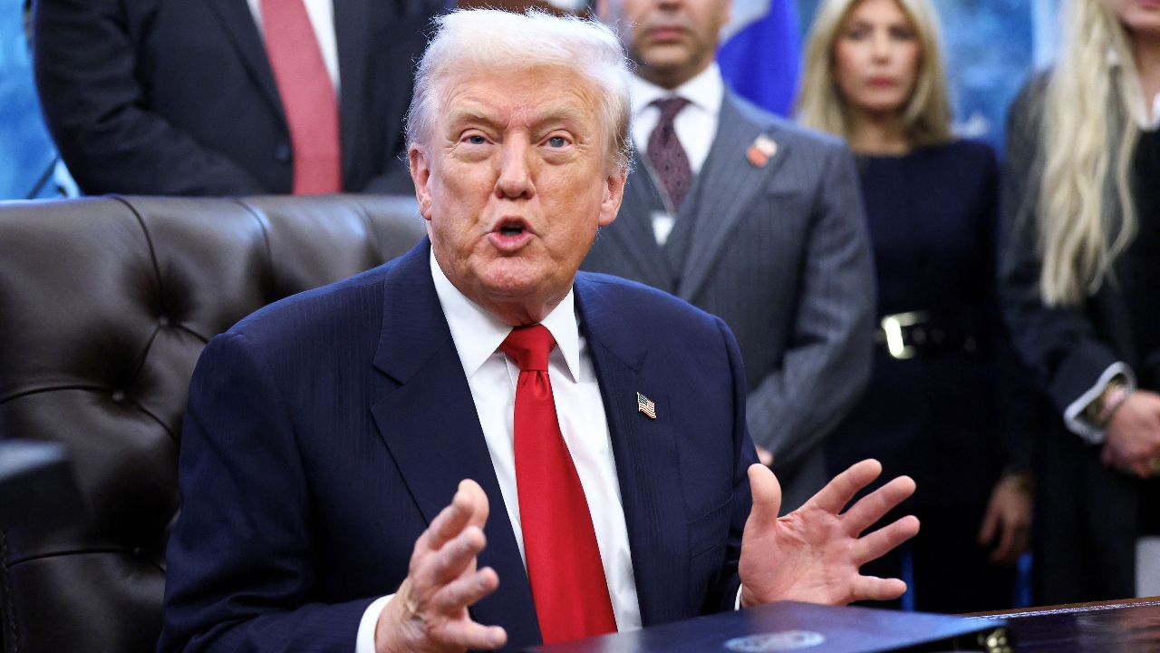 ผู้เชี่ยวชาญเบรกทรัมป์ ขายฝันแจกเงินประชาชนคนละ 2,000 ดอลลาร์ ยากที่จะเกิดขึ้นจริง