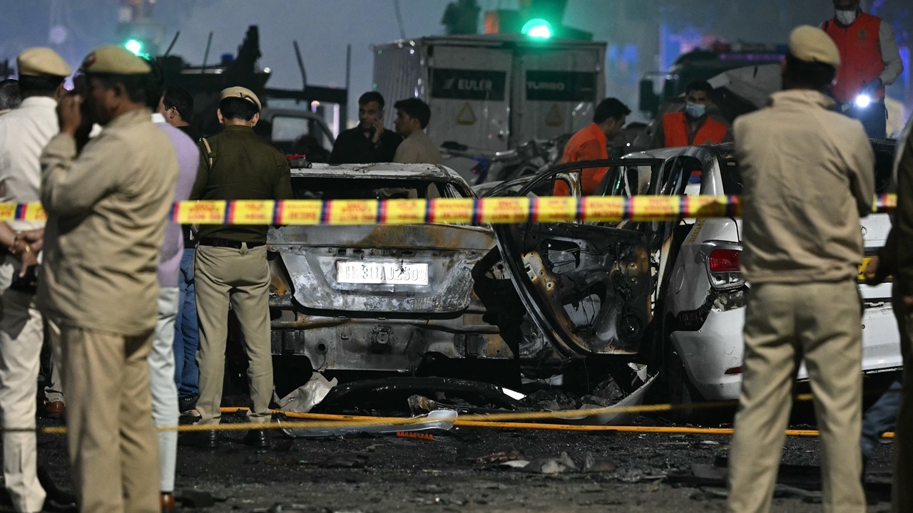 เกิดเหตุระเบิดใกล้ “ป้อมแดง” ในอินเดีย ดับแล้ว 8 ศพ จนท.เร่งตรวจสอบ