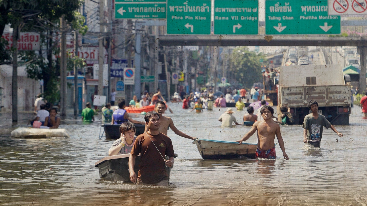 เทียบ 2554 ปีนี้น้ำน้อยกว่า เปิดสาเหตุทำไมยังท่วมสูง? 