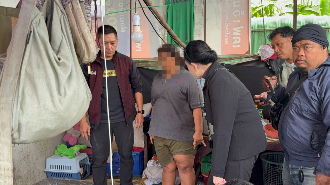 แม่ติดยาบ้า-ปั่นสลอต ปล่อยลูก 7 ชีวิตอยู่ตามยถากรรม พี่สาววัย 17 ทำงานหาเลี้ยง