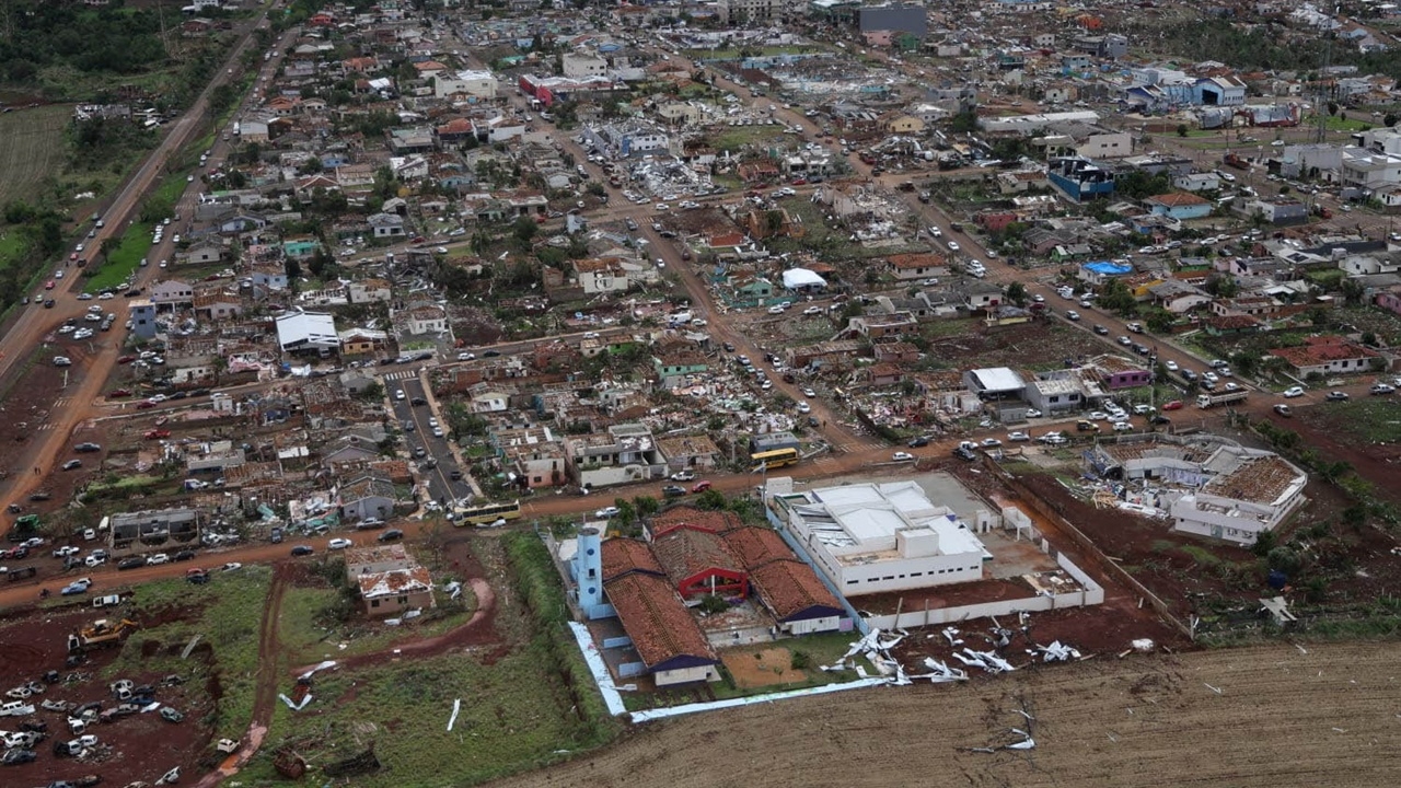 ทอร์นาโดถล่มเมืองบราซิลพังยับ 90% ดับ 6 ศพ บาดเจ็บอีก 750 ราย