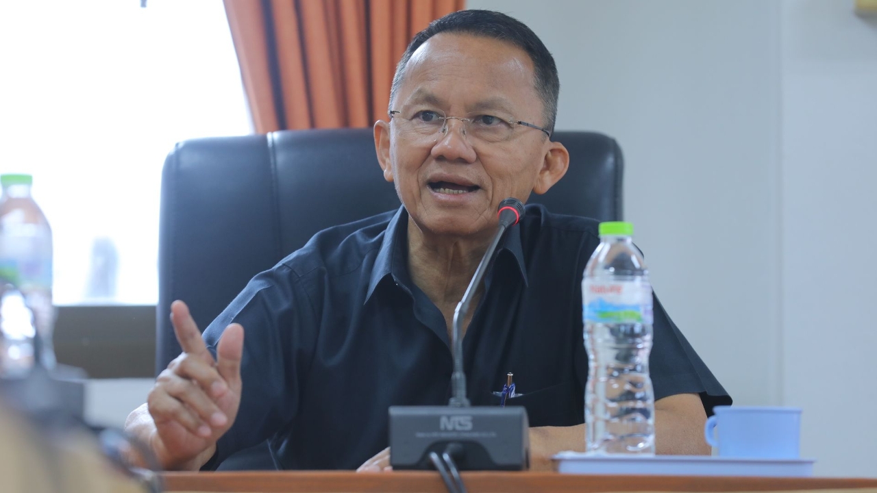 “สมศักดิ์” กำชับ 2 สส.สุโขทัย ติดตามน้ำท่วมใกล้ชิด เผยกำลังเดินหน้าโครงการยมฝั่งขวา ช่วยระบายน้ำ