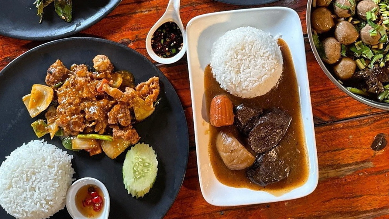 ตำนานร้อยปี "สตูลิ้นวัว" สูตรคุณตา ลิ้นนุ่มละมุนลิ้น @เตี๋ยวสุดซอย แยก 9