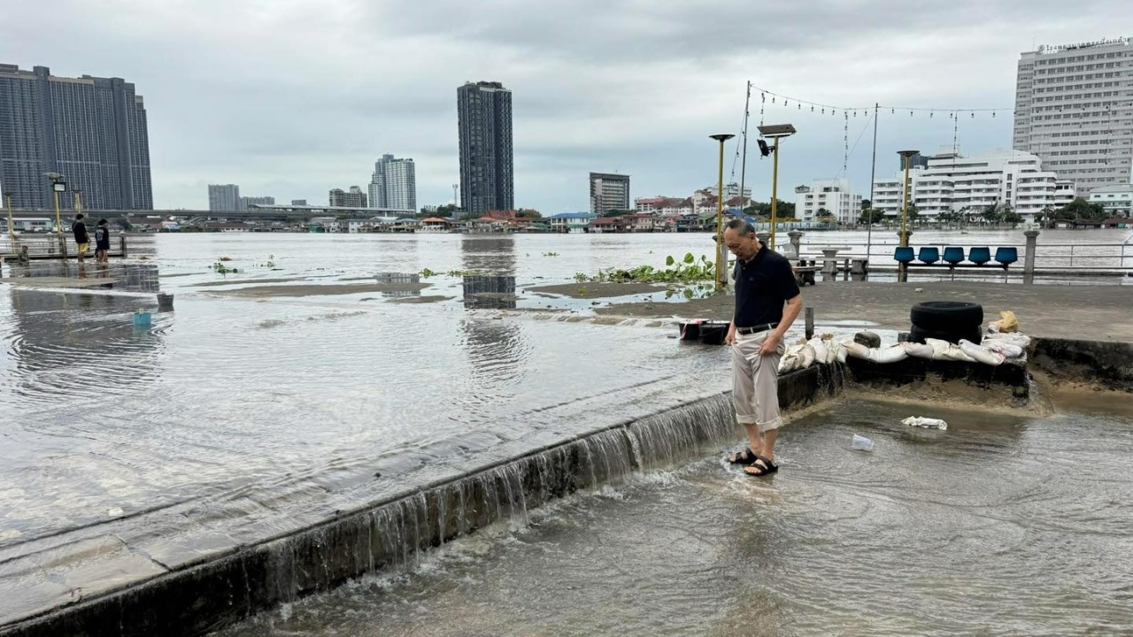"ปลอดประสพ" สรุป 8 ข้อ "น้ำท่วม เอาไม่อยู่" คาดอีก 15 วันน้ำถึงกรุงเทพฯ