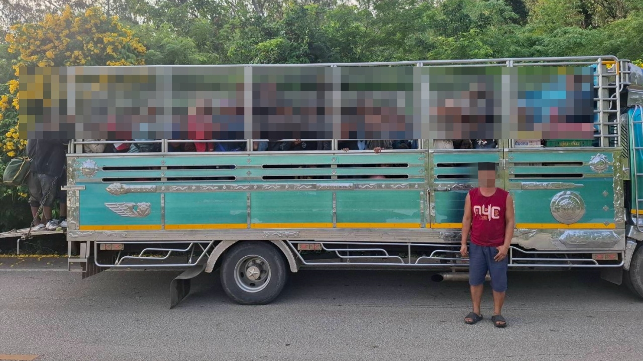 จับ 6 ล้อ ขน "กัมพูชา" ลอบเข้าไทยมาเต็มคันรถ 108 คน ยอมจ่ายเกือบหมื่น หางานทำ