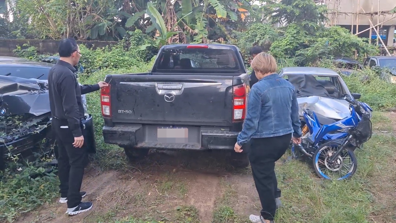 ประสานผู้รับเหมาทำถนนที่ลำปาง รับผิดชอบผู้เสียหาย ลื่นยางมะตอยลงข้างทาง 9 คัน