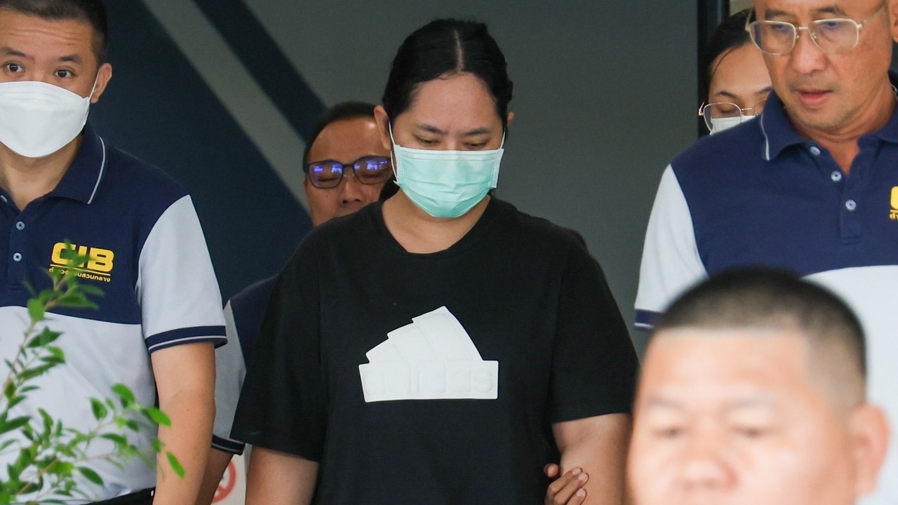 "สีกากอล์ฟ" สัมพันธ์สวาท "พระผู้ใหญ่" จนสะเทือนวงการสงฆ์ เข้าชิงข่าวที่สุดแห่งปี