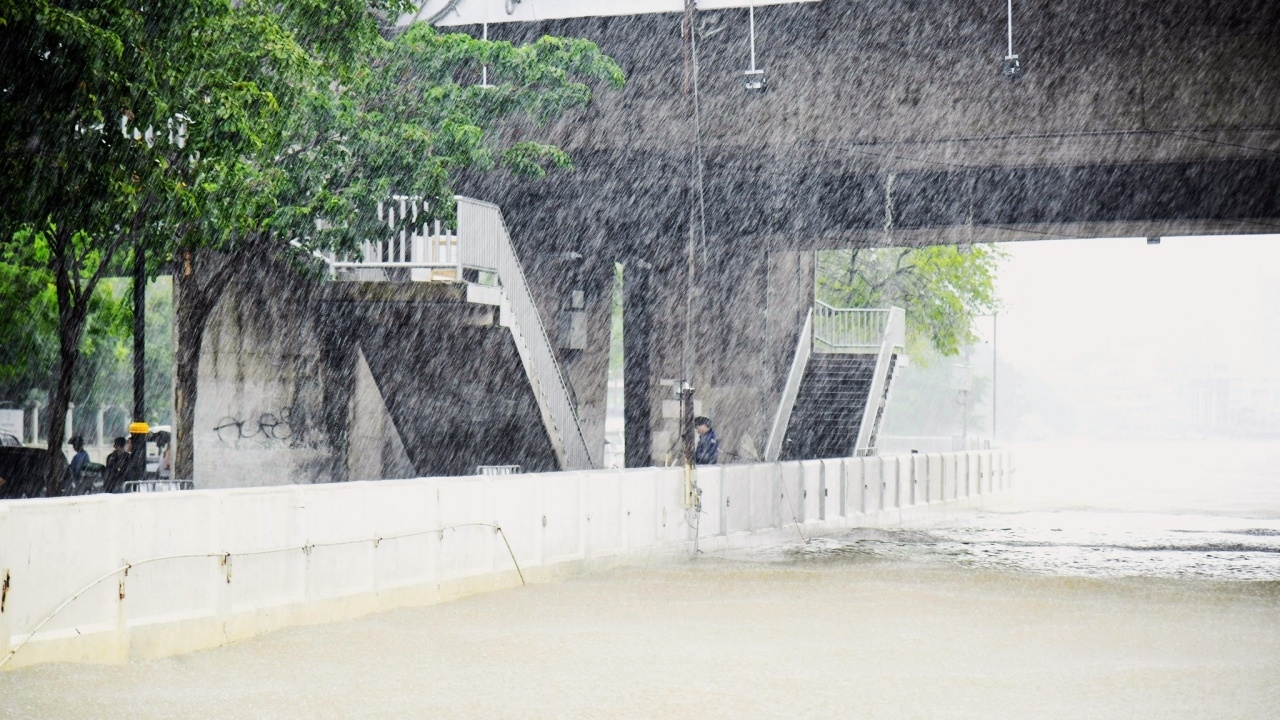 ผู้ว่าฯ ชัชชาติ มั่นใจสถานการณ์น้ำใน กทม. ไม่น่าเป็นห่วง น้ำทะเลหนุนเริ่มลดแล้ว