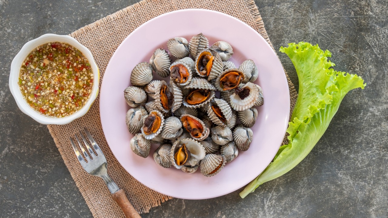 วิธีทำสูตรน้ำจิ้มซีฟู้ด รสเด็ด เผ็ดแซ่บถึงใจ กินกับอะไรก็อร่อย