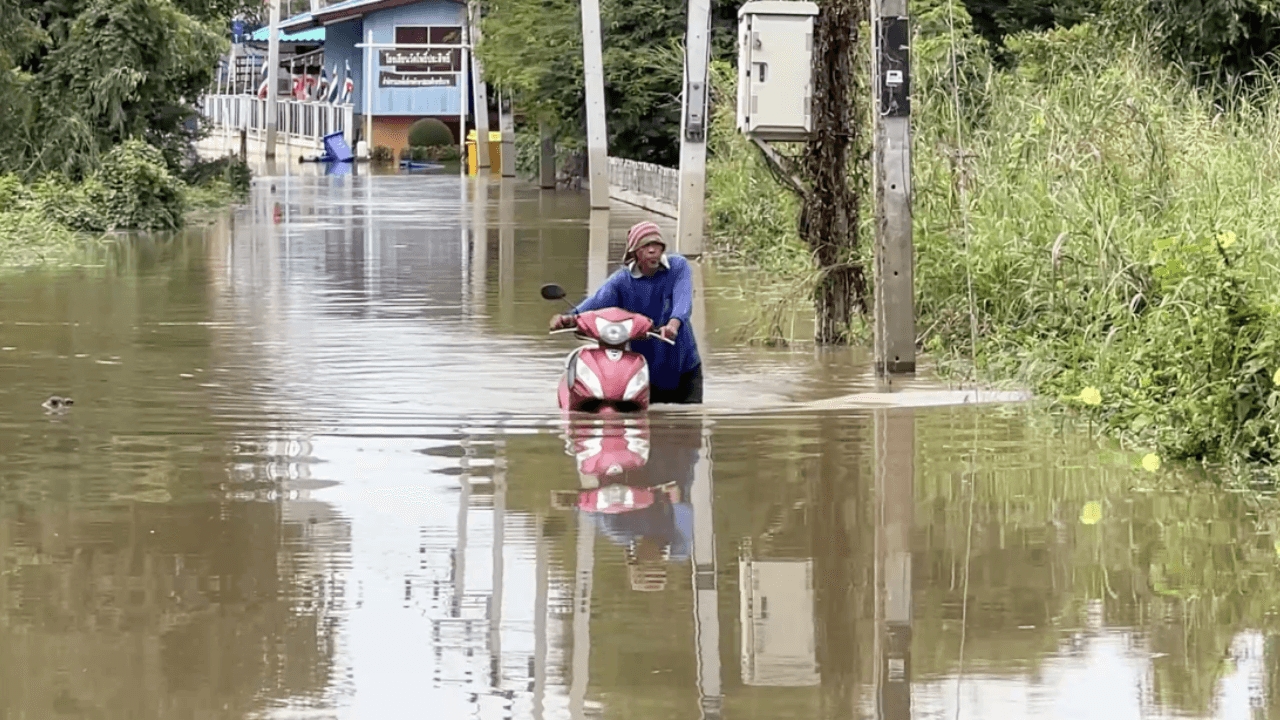 ท้ายเขื่อนเจ้าพระยา สถานการณ์ยังวิกฤต "น้ำท่วมชัยนาท" ขยายวงกว้างเป็น 6 ตำบล
