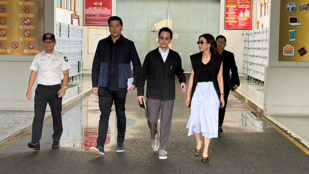 ครอบครัวชินวัตร เยี่ยม “ทักษิณ” เผยชอบคลาสโยคะผู้สูงอายุ ปวดเมื่อยดีขึ้น