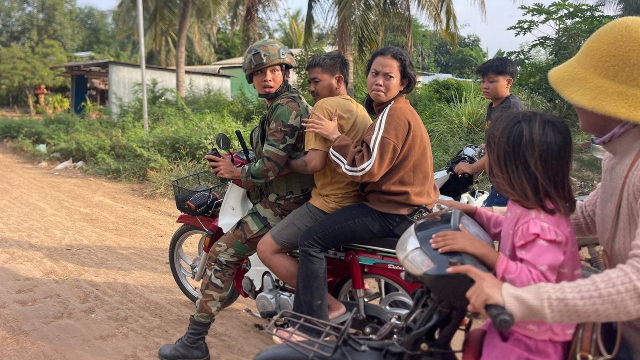 กัมพูชาสั่งอพยพชาวบ้านแนวชายแดน หลังความตึงเครียดกับไทยพุ่งสูง