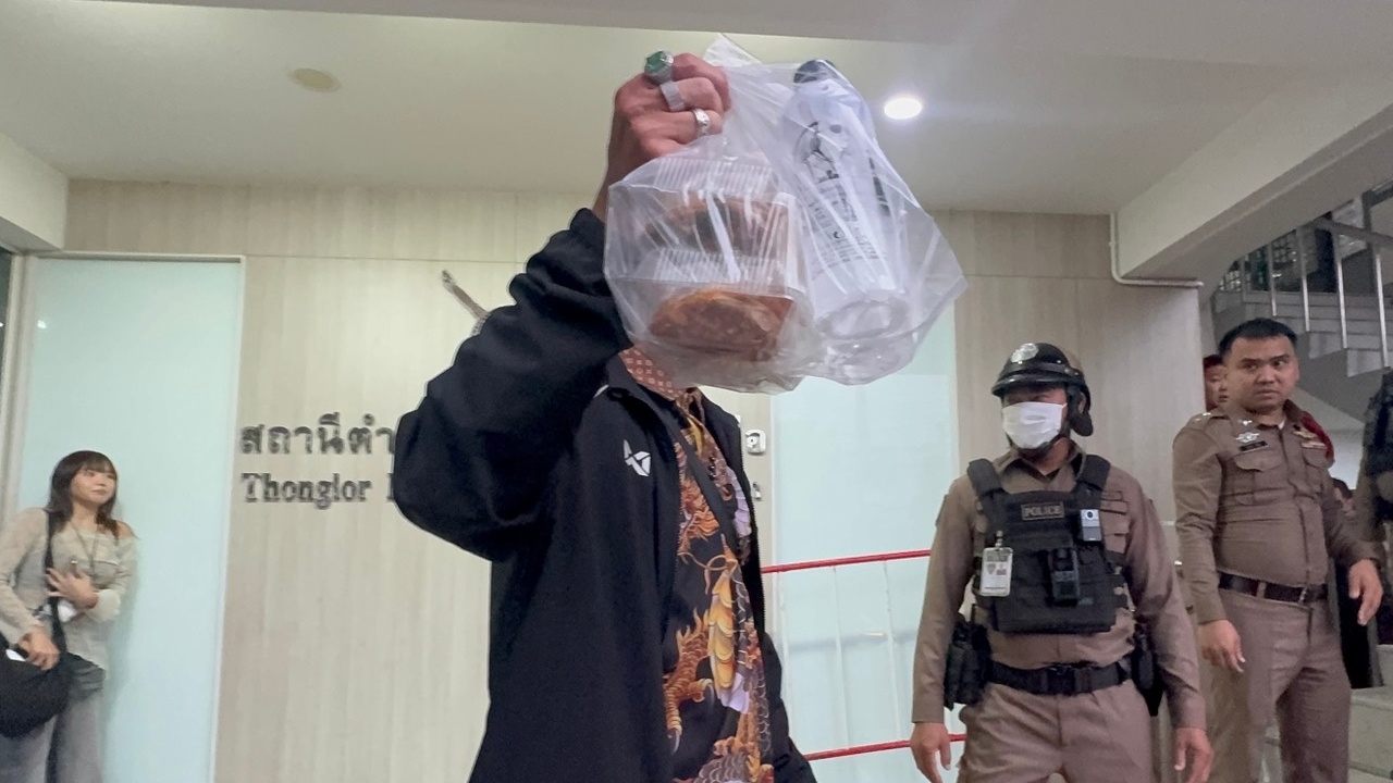 "บังมัด" ฝากเพื่อนเอาข้าว 2 กล่องมาให้ "สันธนะ" พร้อมบอกเป็นห่วงกลัวหิว