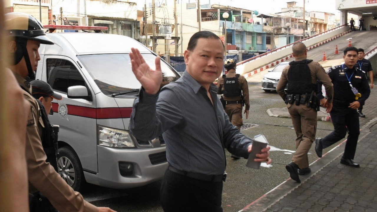 ให้ประกันตัว "สันธนะ" กับพวก คนละ 4 แสน ห้ามออกนอกประเทศ