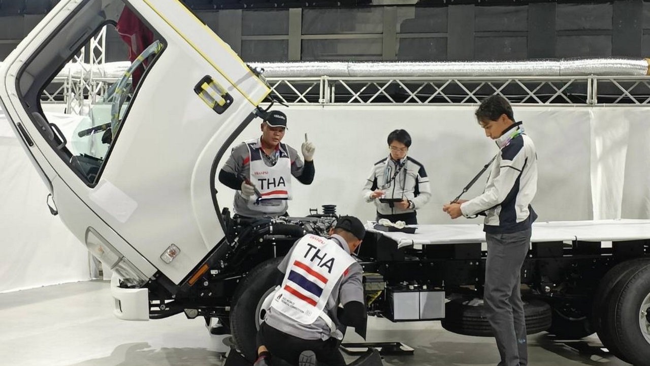 ทีมช่างอีซูซุไทยยืนหนึ่งเวทีโลก คว้าแชมป์การแข่งขัน I-1 Grand Prix ญี่ปุ่น