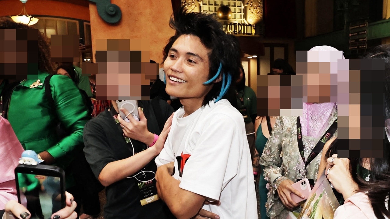 ไม่รอด หนุ่มเข้าประชิด “อารีอานา กรานเด” ถูกตั้งข้อหา มีสิทธิ์นอนคุก