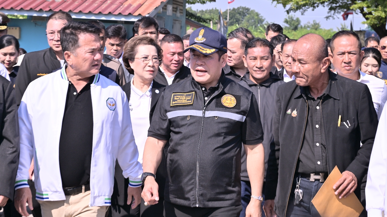 “ธรรมนัส” ลุย อ.นครชัยศรี อนุมัติงบ 20 ล้าน สร้างประตูระบายน้ำ แก้น้ำท่วม