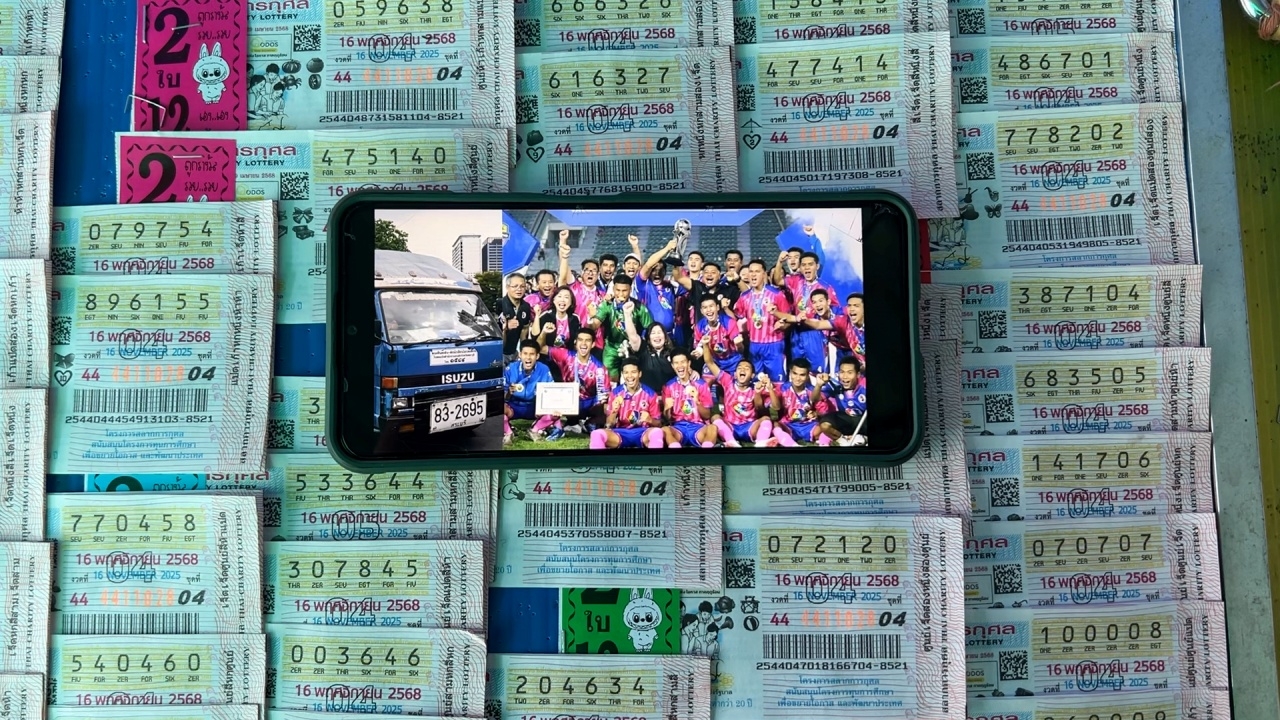หมอนทองฟีเวอร์ คอหวยตามซื้อ "เลขเด็ด" ทะเบียนรถขนฝัน-ผลแข่งฟุตบอล จนเกลี้ยงแผง