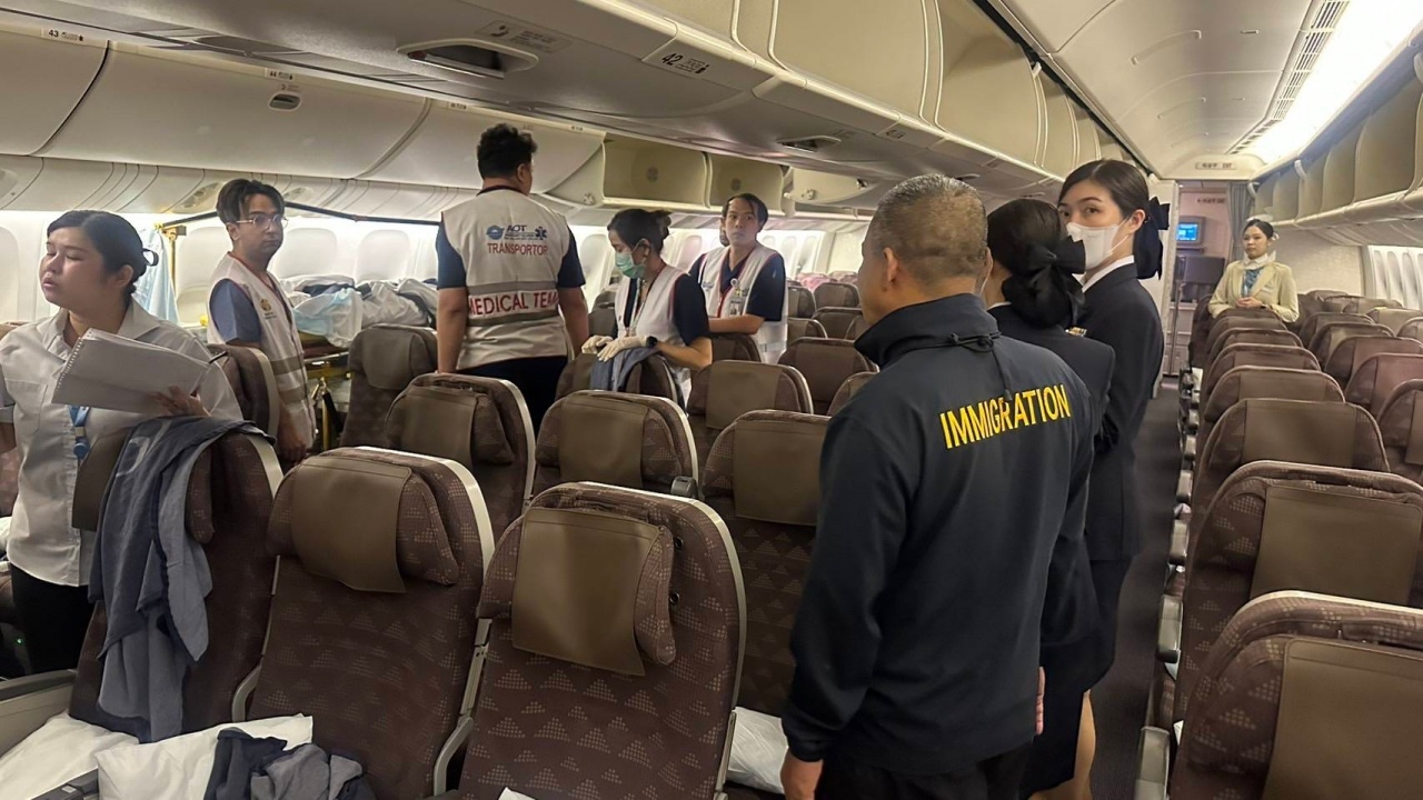 ตม.ทุ่มเต็มกำลัง ดูแล “นักศึกษาไทยโคม่า” กลับบ้าน หลังได้รับน้ำใจจากคนเกาหลี