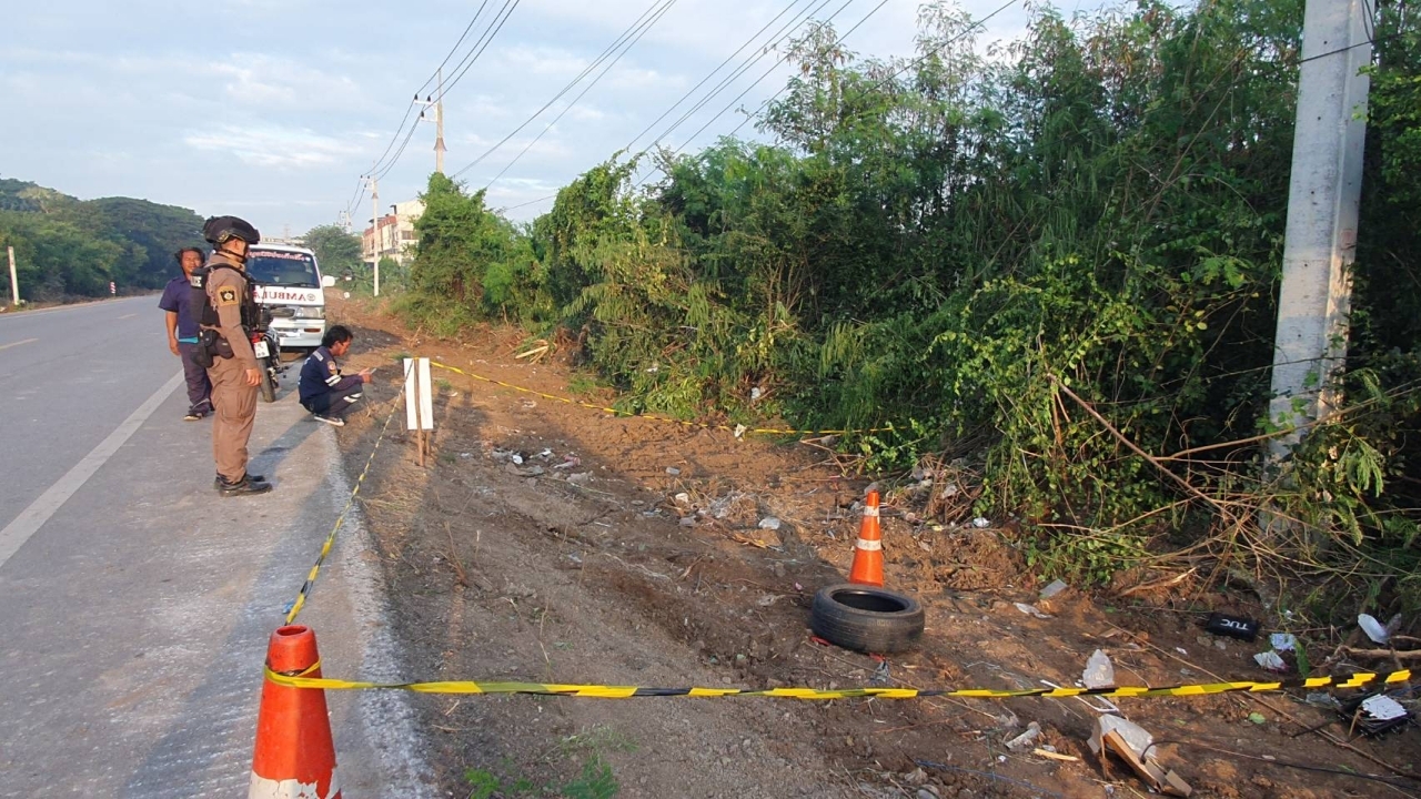 เก็บกู้ระทึก พบระเบิด M26 ถูกทิ้งไว้ริมถนนก่อนถึงโรงพัก สภ.ท่าหิน 500 เมตร