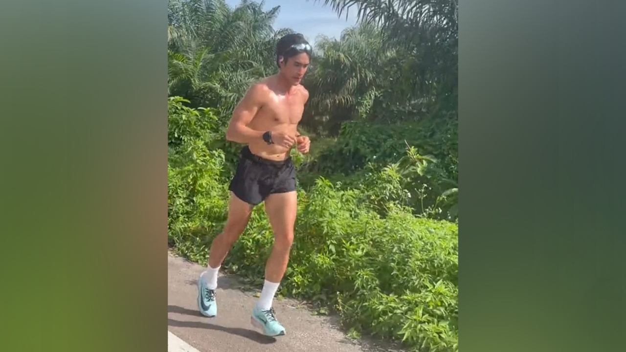 แฟนคลับตื่นเต้นมาก เล่านาทีได้เจอ “ณเดชน์” วิ่งโชว์ซิกแพคริมถนนกระบี่