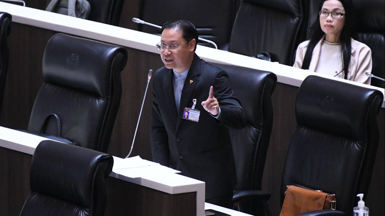 “ณัฐวุฒิ” กระทุ้งรัฐบาลเร่งแก้กฎหมายให้สอดรับ “สมรสเท่าเทียม” หลังผ่าน 480 วันยังไม่เสร็จ 