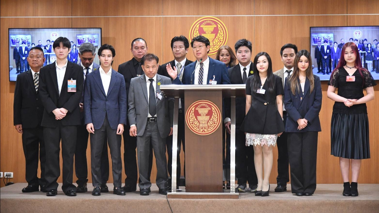 “คริส” นำทีมสมาชิกพรรคเศรษฐกิจ ประกาศจุดยืน “พรรครัฐบาลฝ่ายตรวจสอบ”