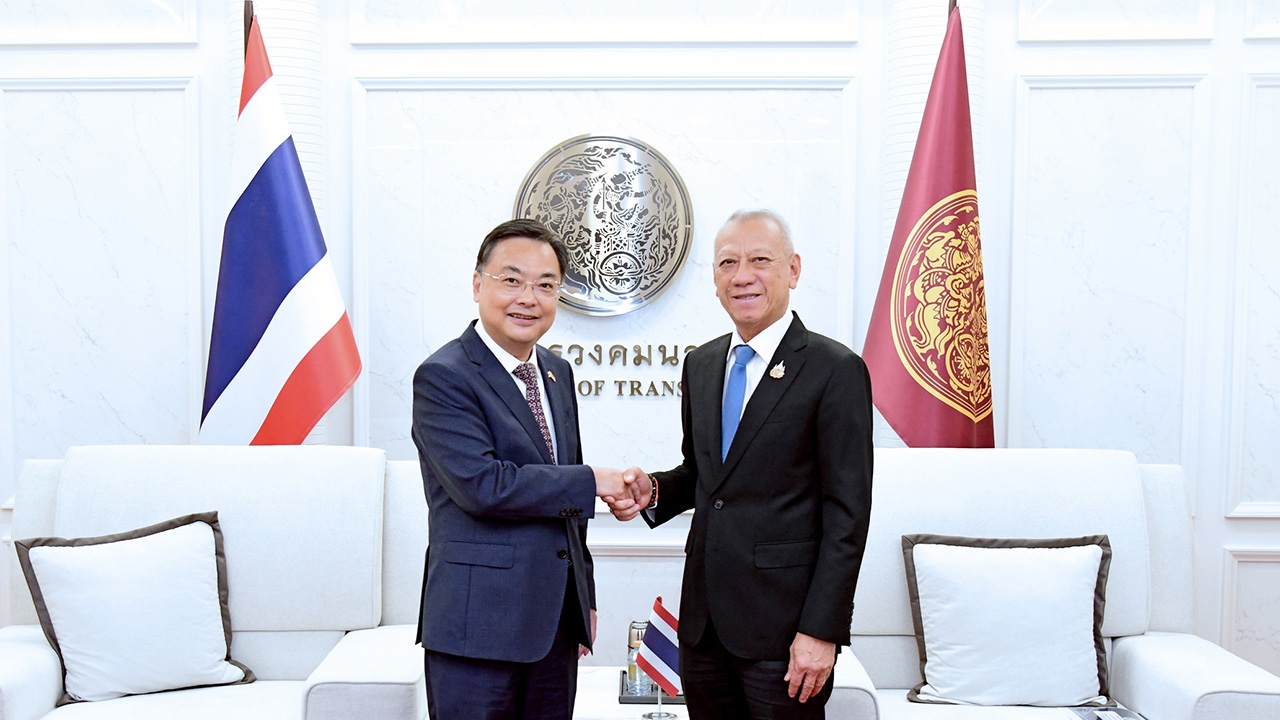 "พิพัฒน์" หารือทูตจีน เร่งรถไฟความเร็วสูง-แหลมฉบังเฟส 3 ดันไทยผงาดฮับคมนาคม