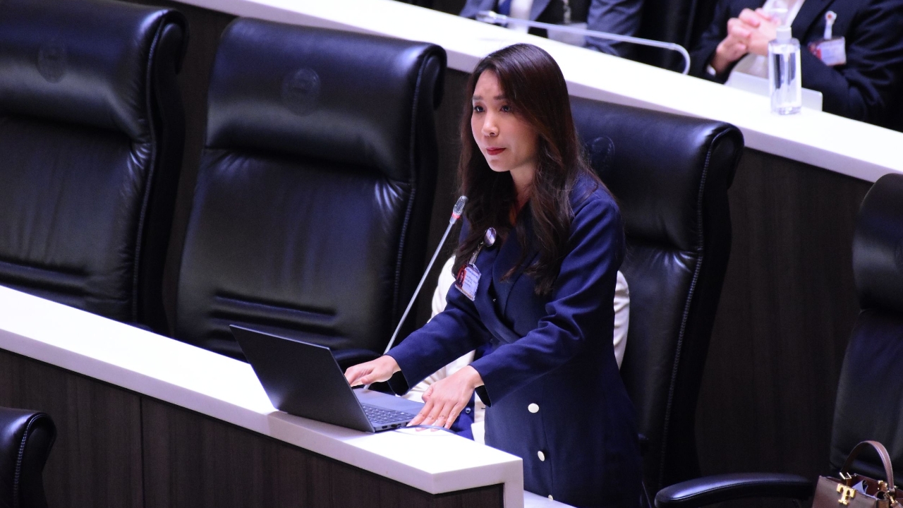 “ศิริกัญญา” ฉะ “โสภณ” ให้วางตัวเป็นกลาง หยุดช่วยรัฐบาลหนีตรวจสอบ พ.ร.ก.กู้เงิน 4 แสนล้าน