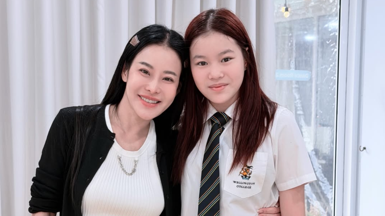 น้องณิริน ใส่รองเท้านักเรียนที่ขาดมาเป็นปี ทำเอา หนิง ปณิตา ถึงกับอึ้งหลังเห็นสภาพ (คลิป)