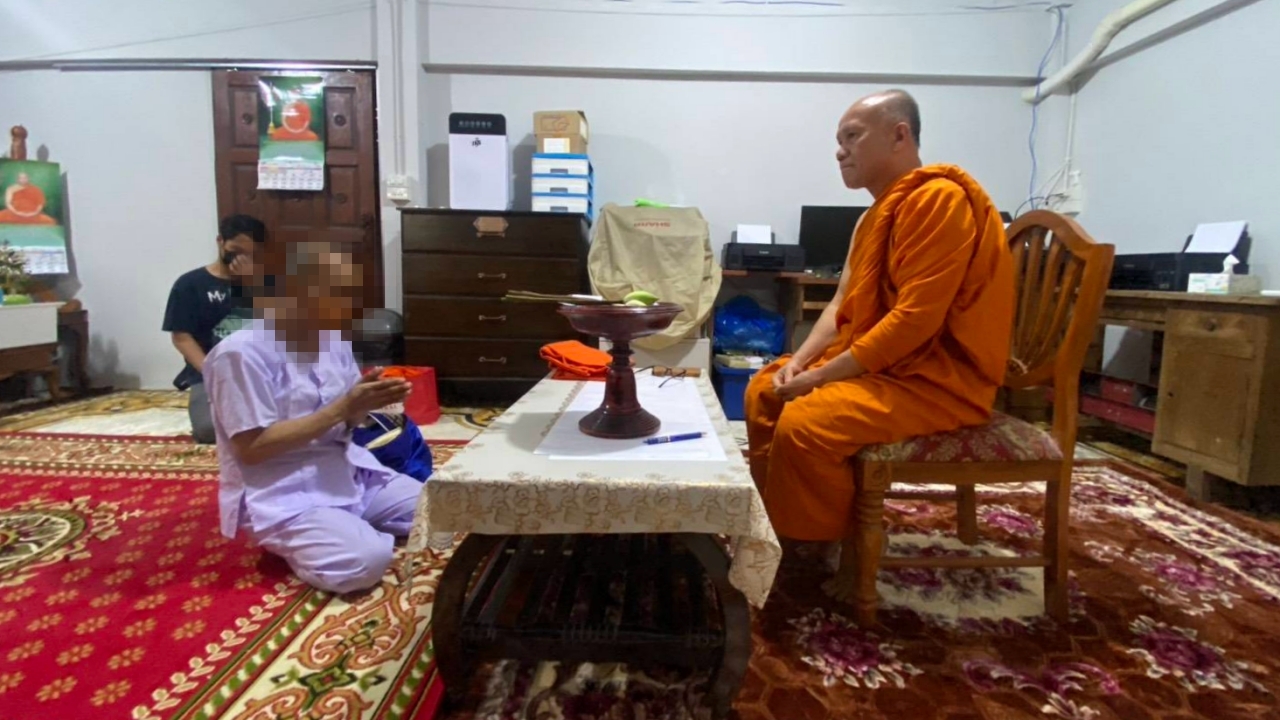 เจ้าอาวาสวัดดัง ลาสิกขาแล้ว หลังมีคลิปนัวเนียสีกาในกุฏิ อ้างสุขภาพไม่ดี