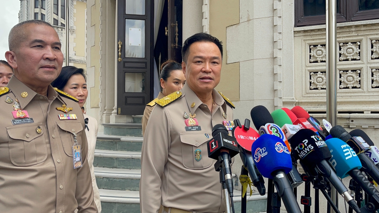 “อนุทิน” บินเยือนฝรั่งเศส นัด “มาครง” ดินเนอร์ ย้ำไปแบบผู้ขายที่เข้มแข็ง “ไม่ต่อรอง”