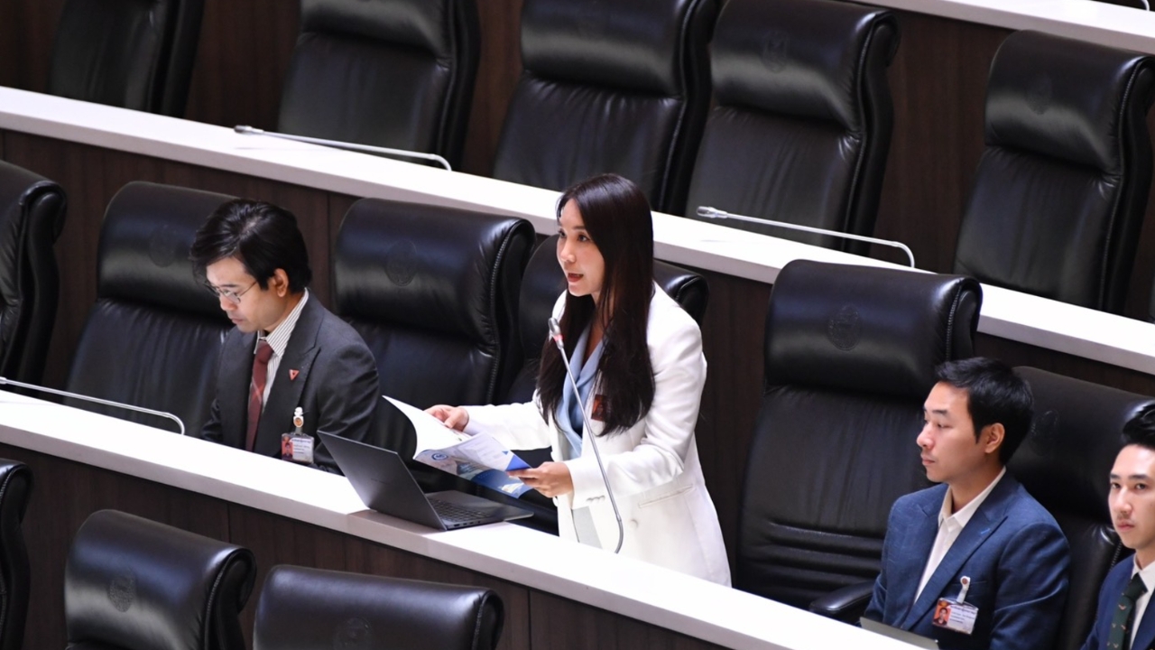 “ศิริกัญญา” ซัดกองทุนบัตรคนจน ตั้งงบไม่พอจนต้องดึงเงินกู้มาโปะ เสี่ยงผิดกฎหมาย 